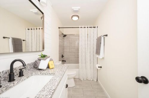 2601 Daye Dr, Greensboro NC  27406-6205 exterior