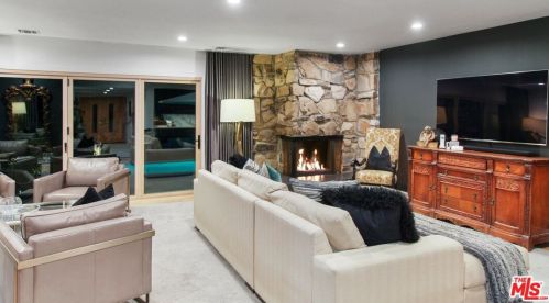 3584 Sepulveda, Van Nuys CA 91402-4305 exterior