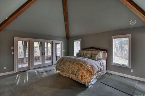 8 Silo Ln, Warwick NY  10990-2872 exterior