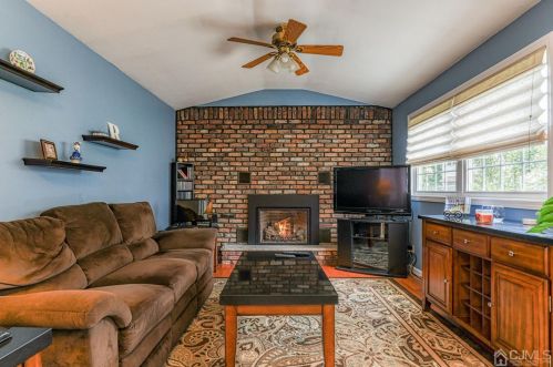 29 Stratford Rd, East Brunswick, NJ 08816-2019