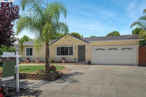 6861 Church St, Gilroy, CA 95020-6509