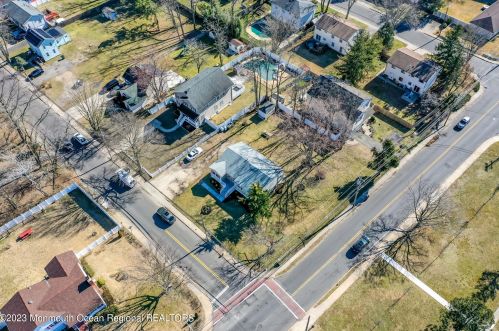 58 Richardson Ave, Tinton Falls NJ  07724-1313 exterior