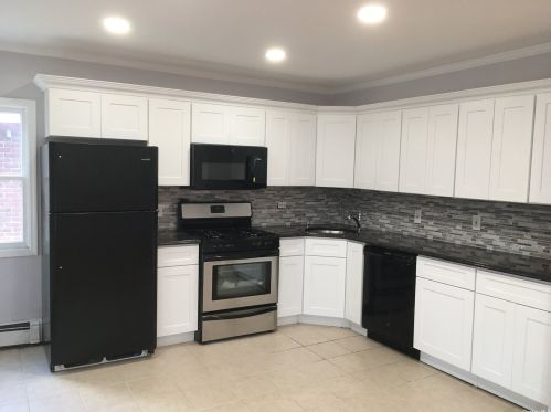 57 Webster St, Floral Park, NY 11001-3609