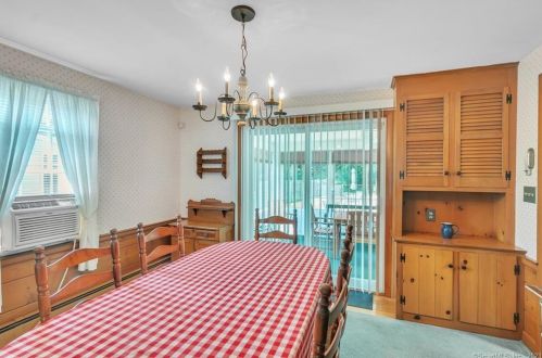 52 Farmstead Ln, Windsor CT 06095-1833 exterior