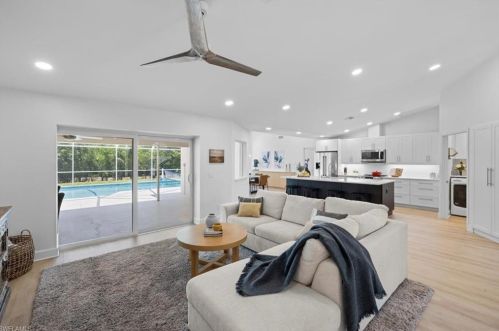 10461 Regent Cir, Naples FL  34109-1571 exterior