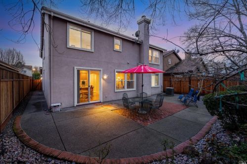 1409 Birdie Dr, Windsor CA  95492-8717 exterior