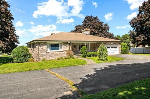 1173 Main Rd, Tiverton, RI 02878-4227