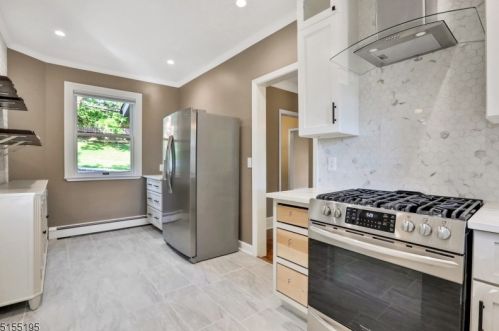 200 Mtn Way, Greystone Park NJ  07950-1905 exterior