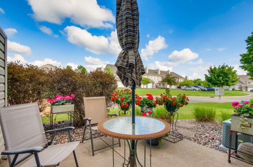 13194 Meadowood Curv, Minneapolis MN  55448-1052 exterior