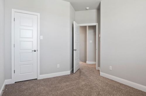 1105 Whispering Hills Dr, Midlothian TX  76063-6603 exterior