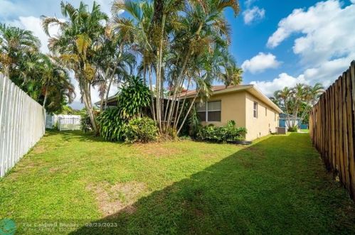 10100 Boynton Place Cir, Boynton Beach FL  33437-2612 exterior