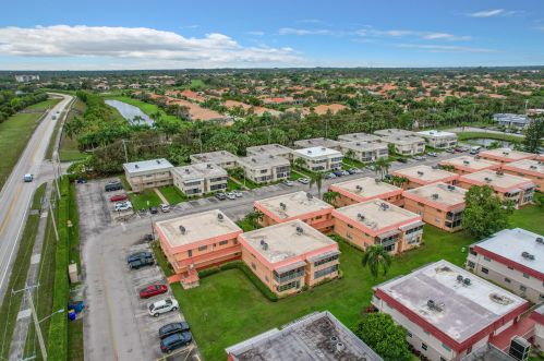 628 Saxony, Delray Beach FL  33446-1056 exterior