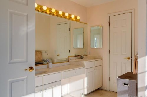 80 Olander Ln, Middletown CT 06457-1574 exterior