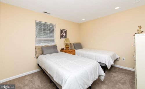 106 Alexander Rd, Beverly NJ  08010-3112 exterior