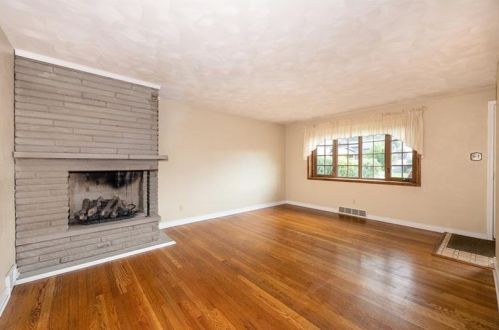 160 Sunny Dr, Pittsburgh, PA 15236-2655