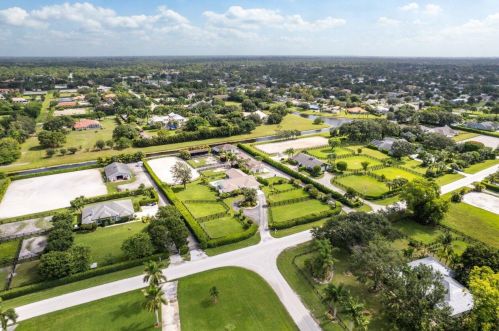 2904 Appaloosa Trl, West Palm Beach FL  33414-7639 exterior