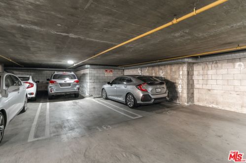 4557 Haskell Ave, Van Nuys CA 91436-3152 exterior