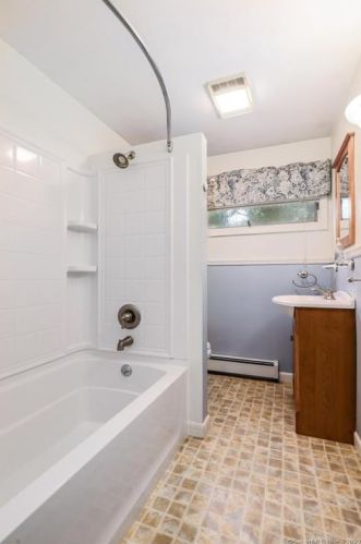 161 Heritage Rd, Putnam CT  06260-2737 exterior