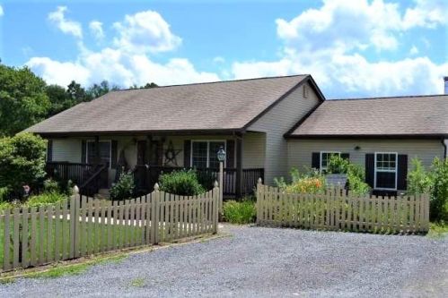 343 Persinger Ln, Lewisburg, WV 24901-9555