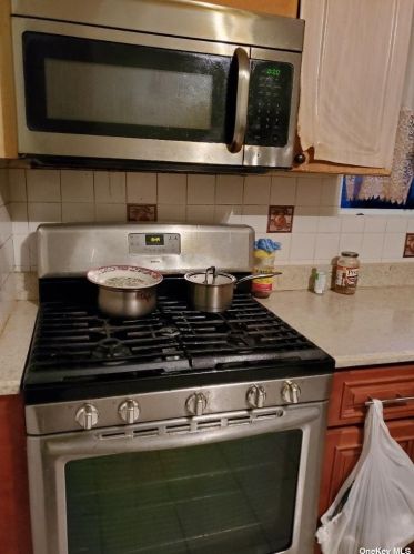 13-83 Eggert Pl, Far Rockaway NY  11691-2354 exterior