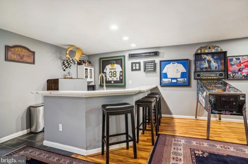 1502 Deer Point Way, Herndon VA  20194-1584 exterior