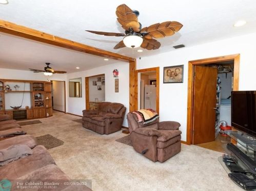 934 72nd St, Hialeah FL  33014-5226 exterior