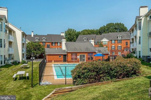 660 Gateway Dr, Leesburg VA  20175-4048 exterior