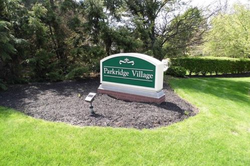 423 Parkridge Ln, Moon Twp, PA 15108-2869