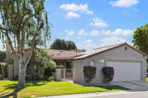 48127 Calle Seranas, La Quinta CA  92253-2205 exterior