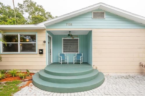7128 9th Ave, Saint Petersburg, FL 33710-4655