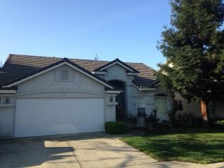 2257 Revere Rd, Fresno, CA 93720-4651