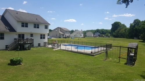 74 Heritage Xing, Circleville, NY 10919-3274