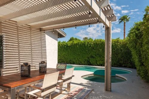 3670 Mesquite Ave, Palm Springs CA  92264-3400 exterior