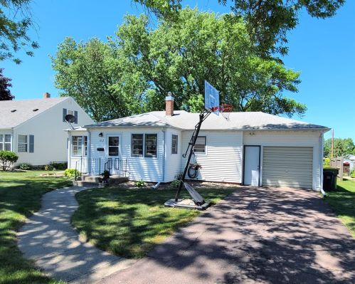 1012 4th Ave, Pipestone, MN 56164-1434