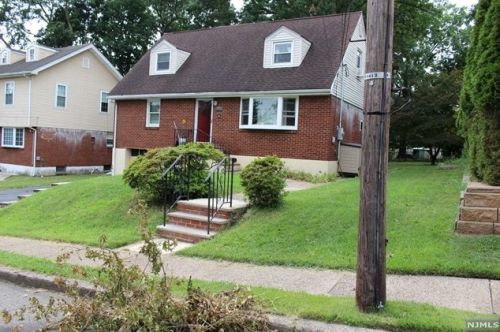 98 Howland Ave, Teaneck NJ  07666-6042 exterior