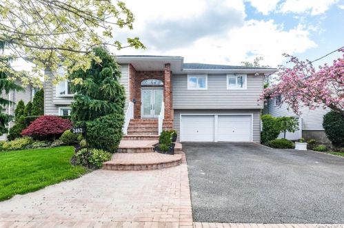 2482 Harbor Ln, North Bellmore, NY 11710-5118