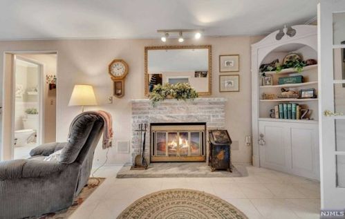 50 Sheffield St, Oakland NJ  07436-2657 exterior
