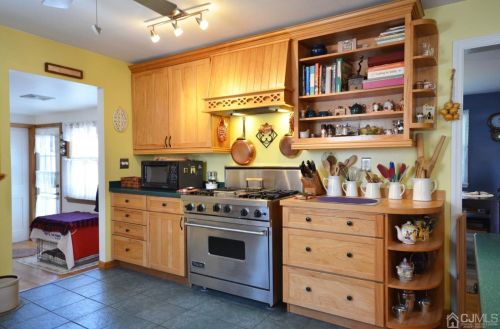 317 New Durham Rd, Piscataway NJ  08854-5311 exterior