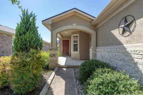 411 Sheldon Lake Dr, Georgetown TX  78633-5470 exterior