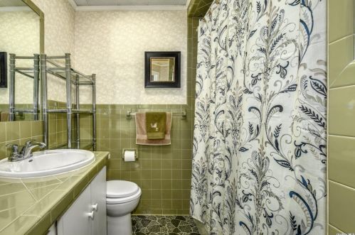 50 Polk Ave, Elwood NY  11731-1143 exterior