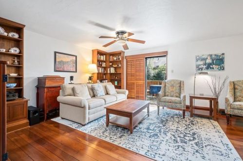 386 Hawthorn Ct, Pittsburgh, PA