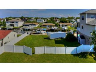 7445 Mako Dr, Port Richey, FL 34667-3968