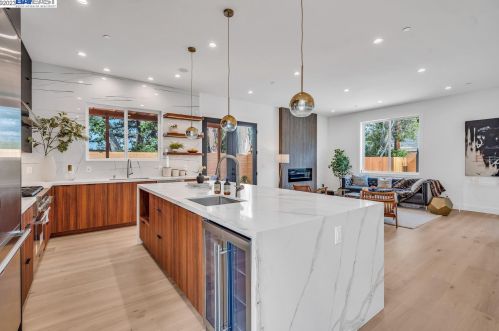 19525 Forest Ave, Hayward CA  94546-3519 exterior