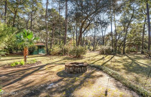 49 James F Byrnes St, Beaufort SC 29907-1940 exterior