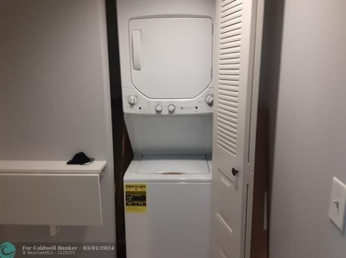 100 130th Ter, Hollywood FL  33027-1924 exterior