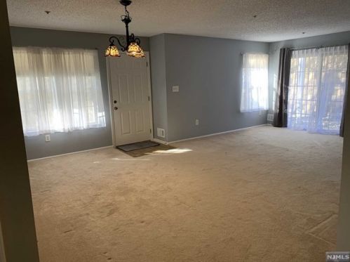 1096 Devon Ct, Mahwah NJ  07430-3244 exterior