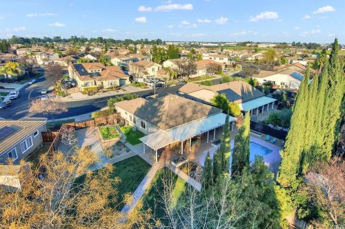 131 Feather Riv Cir, Vacaville CA 95688-8749 exterior