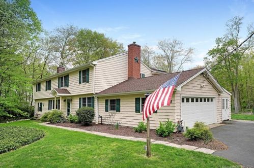 39 Joan Rd, Stamford, CT 06905-1315