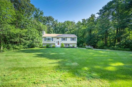 114 Lancaster Farm Rd, Salem NH  03079-4823 exterior
