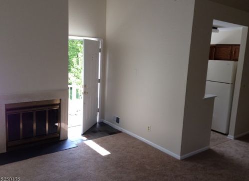 16 Stevens Ct, Bedminster NJ  07921-1842 exterior